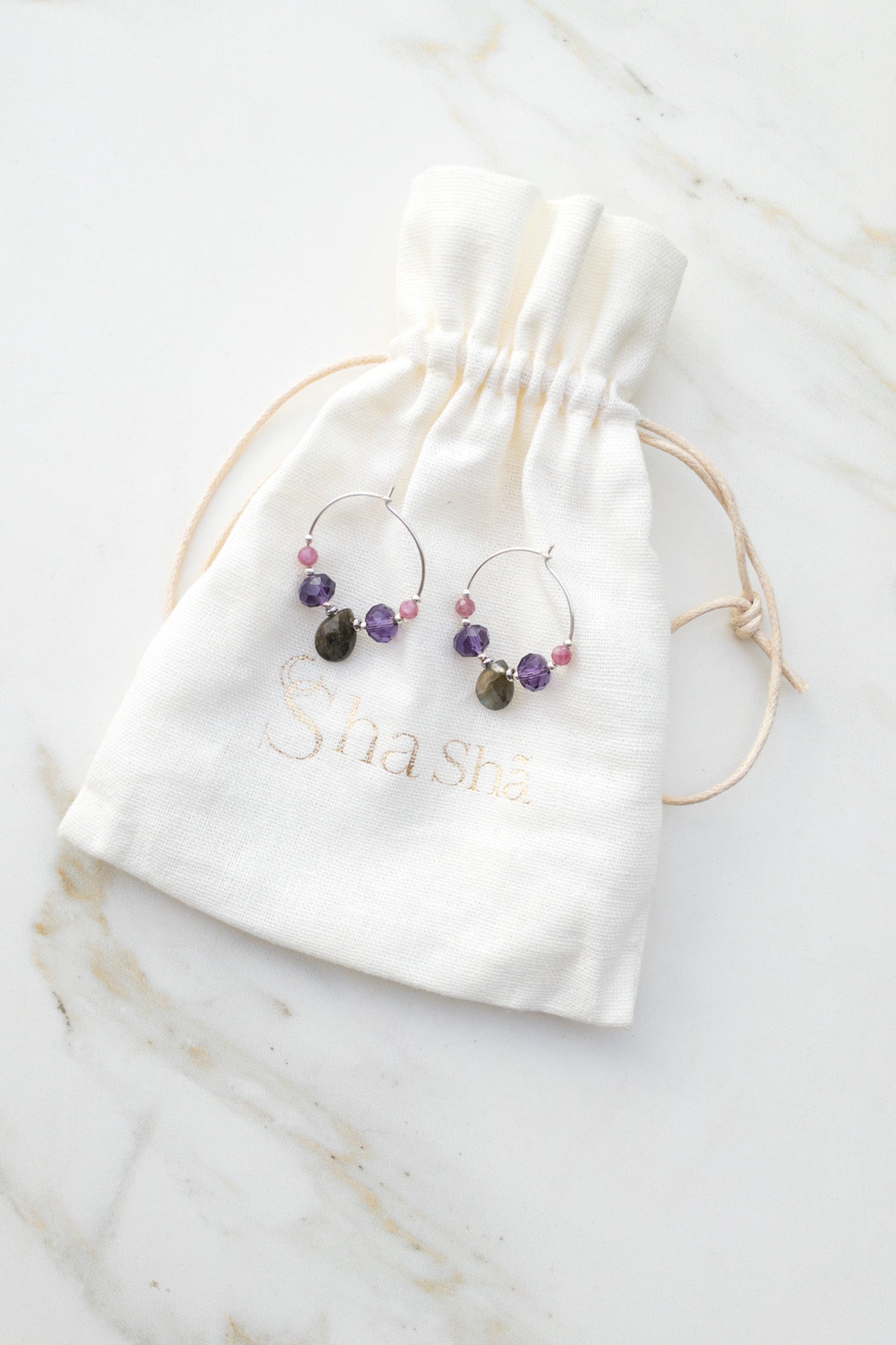 Boucles d'oreilles créoles Amara Jyoti Labradorite