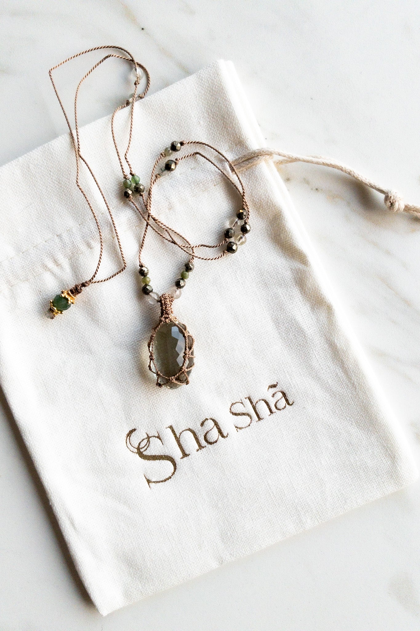 Grüner Amethyst „Aabha“ Talisman