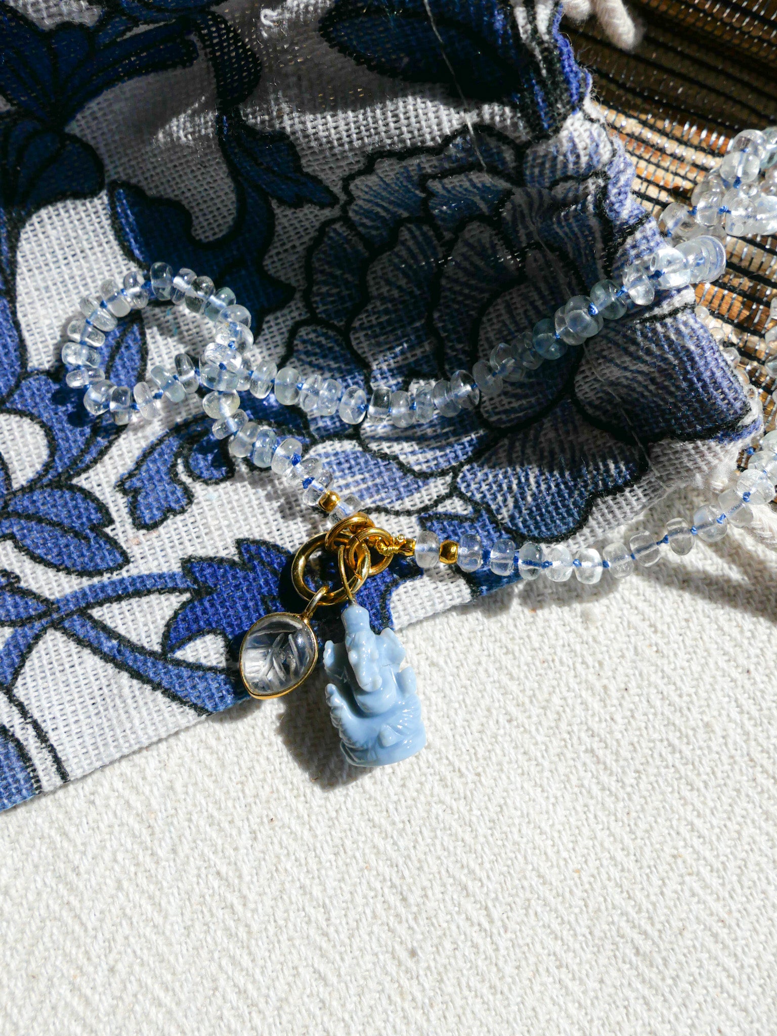 Ganesha-Halskette aus Topas und blauer Jade – DIVYA