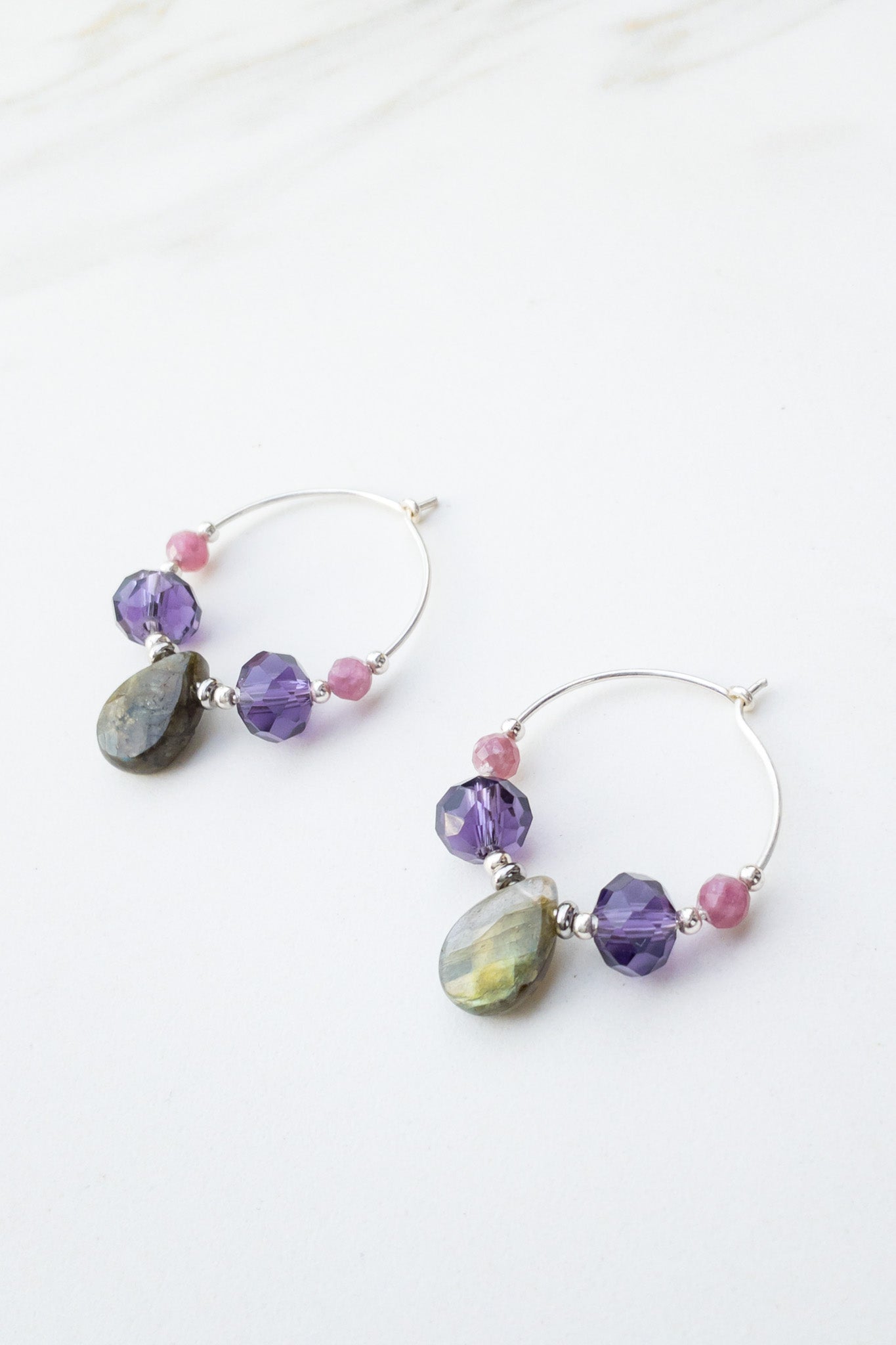 Boucles d'oreilles créoles Amara Jyoti Labradorite