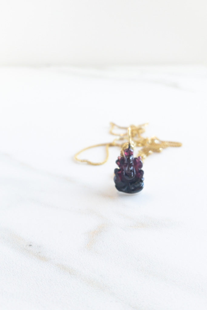 Pendentif Ganesha Ji | Opale rose - Grenat - Quartz teinté rose - Cornaline | DIVYA